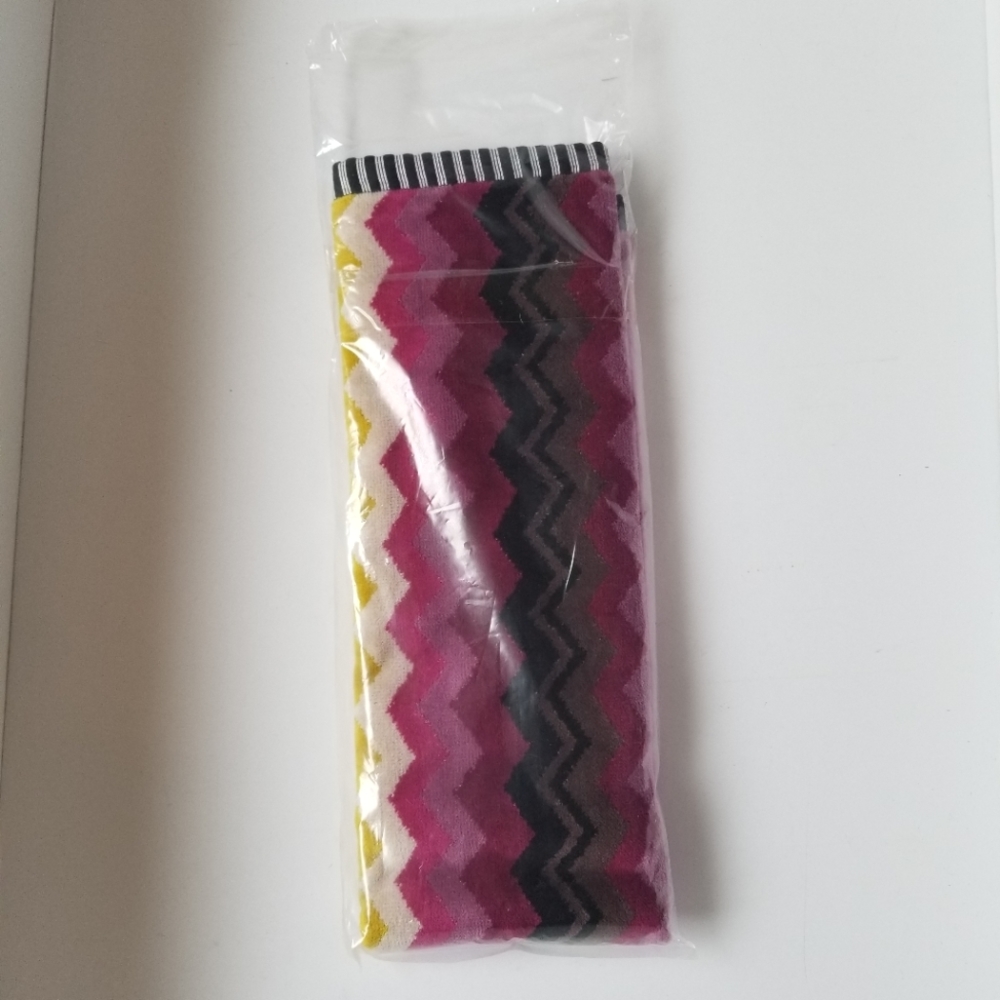 Missoni hand towel new - Picture 5 of 9